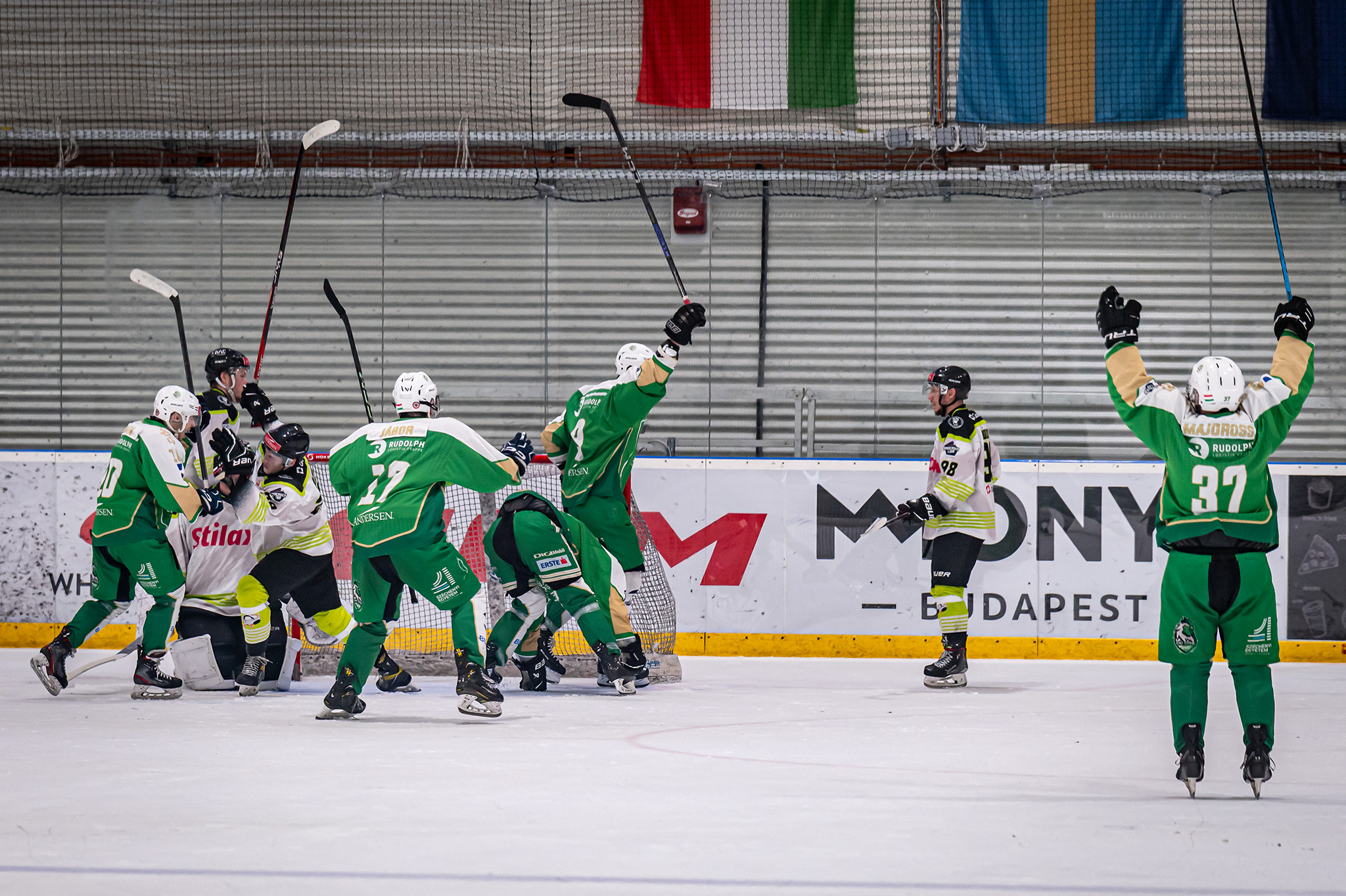 The clash between Uni Győr ETO HC and Szeged on 18 April brought tremendous excitement. Ultimately, Győr secured the championship title two days later (Photos: András Adorján) The clash between Uni Győr ETO HC and Szeged on 18 April brought tremendous excitement. Ultimately, Győr secured the championship title two days later (Photos: András Adorján)